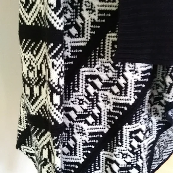Tobi Asymmetrical Open Front Cardigan Sweater One Size Black White - Picture 5 of 12